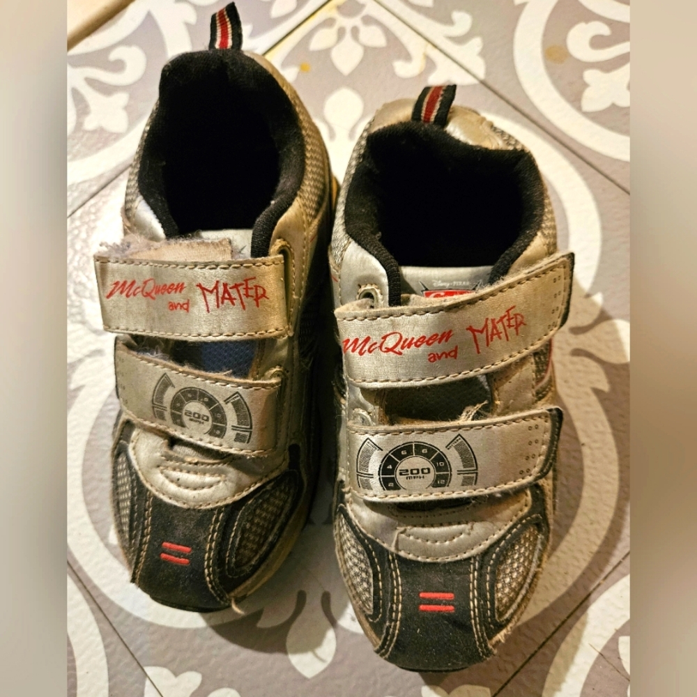 Shoes sneakers